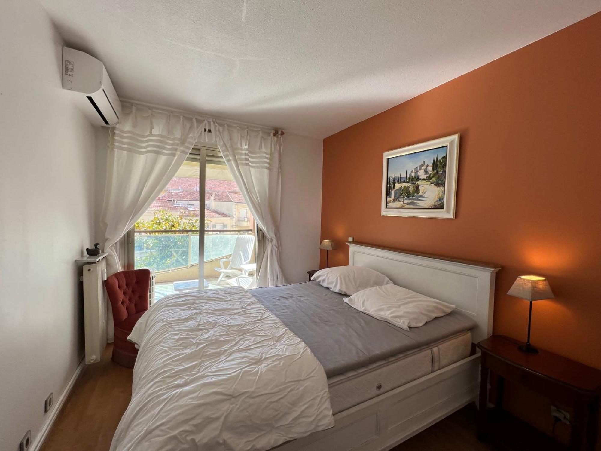 Center 2, By Welcome To Apartamento
